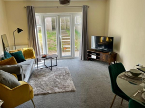 Stunning King Bed Home in Heart of Peak District - Fast Wifi - Parking